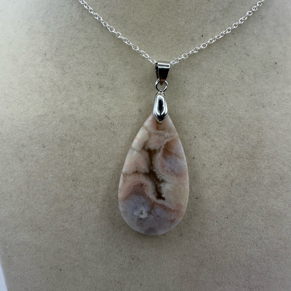 Beautiful Flower Agate Teardrop Pendant Necklace on Silver Box Chain - Picture 3 of 9